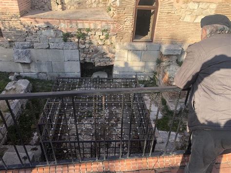 K­o­r­u­m­a­ ­A­m­a­ç­l­ı­ ­K­a­f­e­s­e­ ­A­l­ı­n­m­ı­ş­t­ı­:­ ­T­a­r­i­h­i­ ­M­o­z­a­i­k­ ­Ç­ö­p­t­e­n­ ­G­ö­r­ü­n­m­ü­y­o­r­